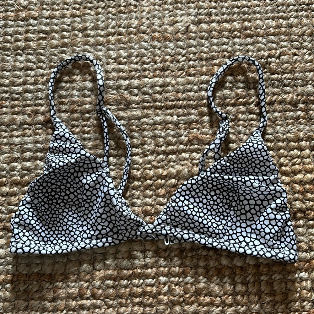Cantik swimwear top, size medium